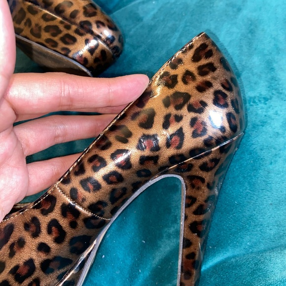 F21 Cheetah Print Bronze 4.5inch Heels - Picture 6 of 7